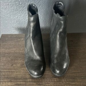 Sorel Black Ankle Boots with Elastic Panels